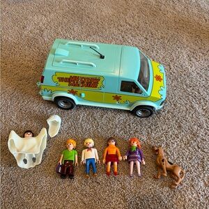 Mystery Machine Toy Van with Figures